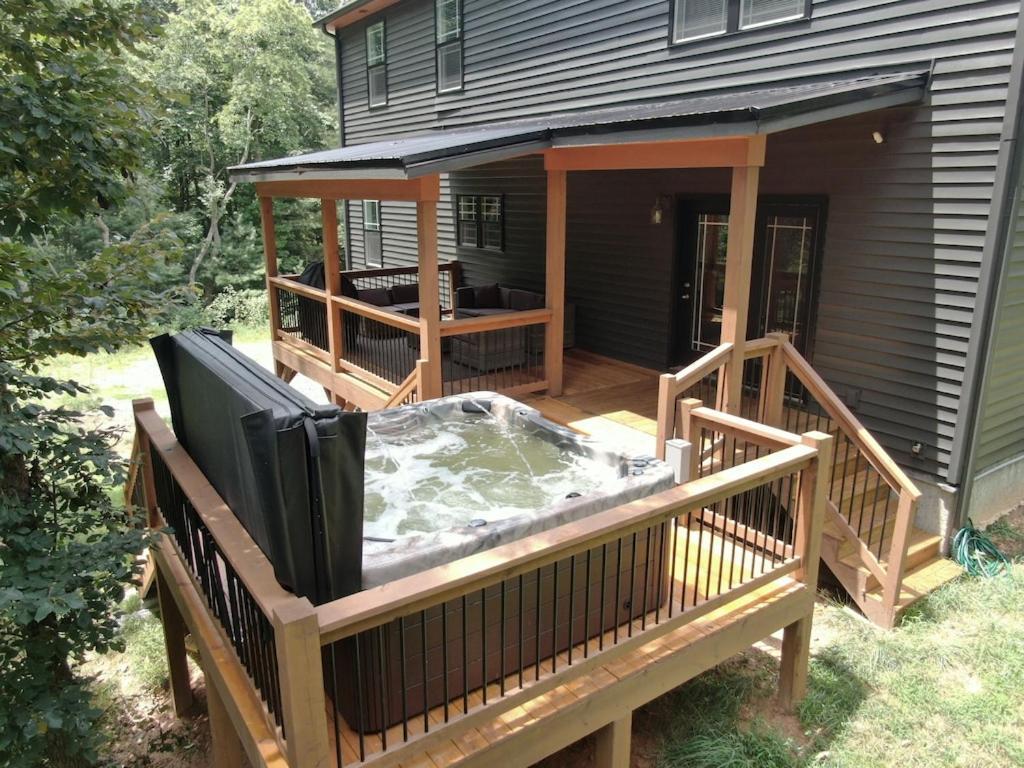Lazy Bear-Hottub, Pet Friendly, Private Home Just 15 Minutes To Asheville.. Fairview Exterior photo